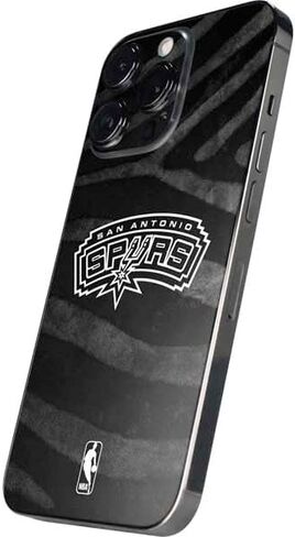 ملصق هاتف Skinit متوافق مع iPhone 16 Pro - تصميم طباعة حيوانات سوداء مرخص رسميًا من NBA San Antonio Spurs in Saudi Arabia
