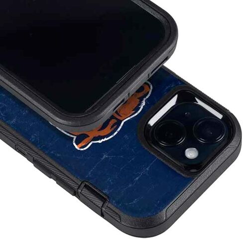 ملصق هاتف Skinit متوافق مع OtterBox Defender iPhone 13 - مرخص رسميًا من NFL Chicago Bears - تصميم بديل متعثر in Saudi Arabia