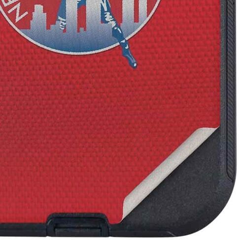غلاف هاتف Skinit متوافق مع OtterBox Defender iPhone 13 - تصميم كلاسيكي مرخص رسميًا من NFL New York Giants in Saudi Arabia