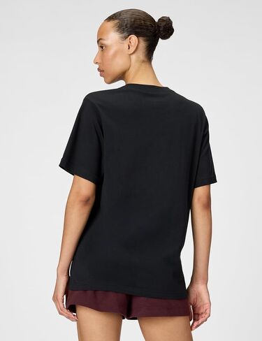 تي شيرت Nike Womens Sportswear Club Essentials (تأسس عام 1972) in Saudi Arabia