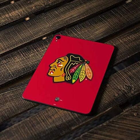 ملصق Skinit للكمبيوتر اللوحي متوافق مع iPad Pro 13in M4 (2024) - تصميم خلفية صلبة مرخص رسميًا من NHL Chicago Blackhawks in Saudi Arabia