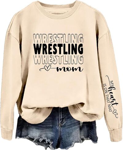 سويت شيرتات Wrestling Mom للسيدات My Heart is On That Mat، قمصان مضحكة مطبوعة بأحرف طويلة الأكمام، بلوفرات بياقة دائرية in Kuwait