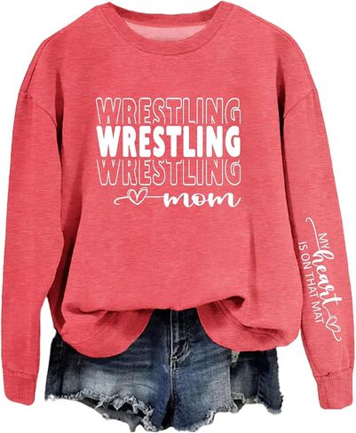 سويت شيرتات Wrestling Mom للسيدات My Heart is On That Mat، قمصان مضحكة مطبوعة بأحرف طويلة الأكمام، بلوفرات بياقة دائرية in Kuwait