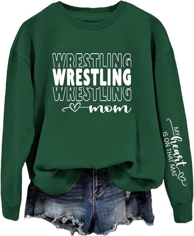 سويت شيرتات Wrestling Mom للسيدات My Heart is On That Mat، قمصان مضحكة مطبوعة بأحرف طويلة الأكمام، بلوفرات بياقة دائرية in Kuwait