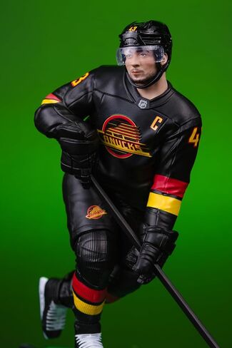 ألعاب ماكفارلين - كوين هيوز (فانكوفر كانوكس) مجسم NHL مقاس 7 بوصات من McFarlane's SportsPicks in Saudi Arabia