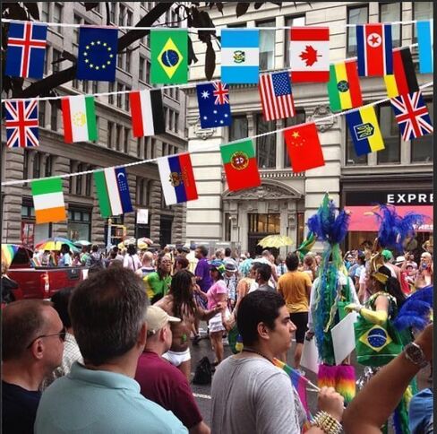 لافتة أعلام دولية، أعلام دول العالم، متعددة الألوان، بوليستر، مقاس 5.5 × 8.3 بوصة لكل منها، 50 علمًا لتزيين الحفلات، والأحداث الرياضية in Kuwait