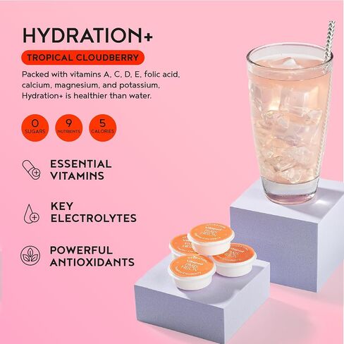 نظام Vitapod Paris Hilton x Daily Wellness System - زجاجة مياه بيرليسسينت سعة 22 أونصة باللون الأزرق بجانب حمام السباحة و6 عينات من كبسولات مزيج المشروبات، تتضمن كبسولات BEAUTY+ وHYDRATION+ وENERGY+ الوظيفية لمزيج المشروبات in Saudi Arabia