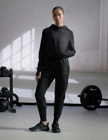 Nike Women's Therma-Fit One Pullover Hoodie in Saudi Arabia