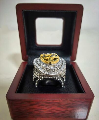 حلقة بطولة TREASURE L.A 2021 لكرة القدم RAMtm & LUXURY LEGEND سلسلة هدايا مشجعي الرياضة النادرة المنتصرة - مع مجموعة عرض العطلات في صندوق خشب الصندل in Kuwait