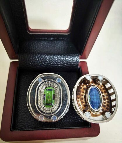 حلقة بطولة TREASURE L.A 2021 لكرة القدم RAMtm & LUXURY LEGEND سلسلة هدايا مشجعي الرياضة النادرة المنتصرة - مع مجموعة عرض العطلات في صندوق خشب الصندل in Kuwait