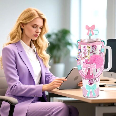 مجموعة إكسسوارات فيونكة جرلي مكونة من 8 قطع لكأس ستانلي 20oz30oz40oz، بما في ذلك الجزء العلوي من القش، وسحر سلسلة المفاتيح، وحزام المقبض، وحذاء السيليكون، وغطاء غطاء الكوب المقوس المتوافق مع أكواب ستانلي (أحمر وردي) in Kuwait