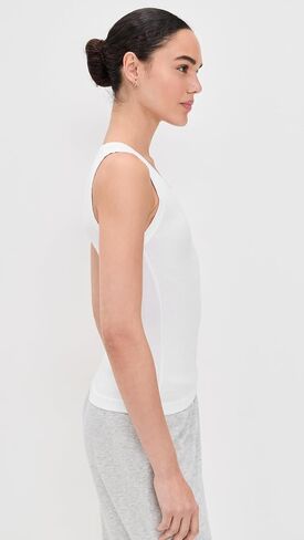قميص مضلع برقبة على شكل حرف U للسيدات من Perfectwhitetee in Saudi Arabia