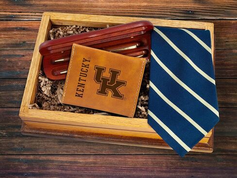 محفظة NCAA University of Kentucky Wildcats للرجال باللون البني - شعار الفريق الفاخر 10 جيوب محفور بالليزر على جلد نباتي - تصميم بسيط، نافذة لبطاقة الهوية، حامل بطاقة الائتمان - هدية مثالية للرجال in Saudi Arabia