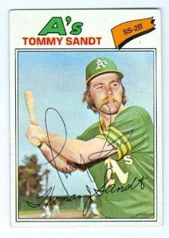 بطاقة بيسبول موقعة من تومي ساندت (أوكلاند لألعاب القوى) 1977 Topps #616 قلم برأس كروي - بطاقات بيسبول موقعة in Saudi Arabia