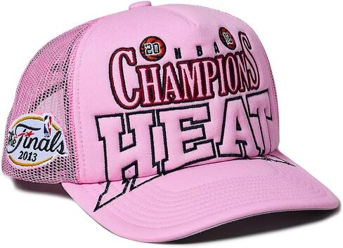 قبعة Mitchell & Ness Miami Heat 2013 NBA Finals Champions من الإسفنج الأمامي لسائقي الشاحنات، قبعة قابلة للتعديل باللون الوردي in Saudi Arabia