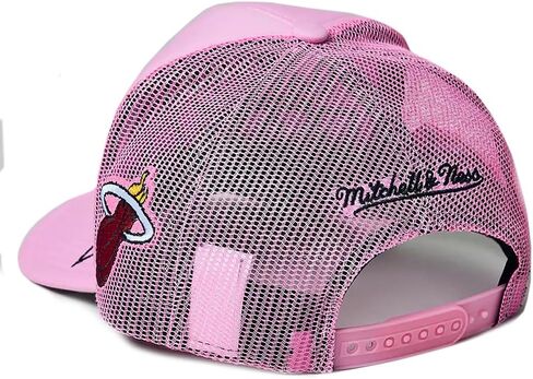 قبعة Mitchell & Ness Miami Heat 2013 NBA Finals Champions من الإسفنج الأمامي لسائقي الشاحنات، قبعة قابلة للتعديل باللون الوردي in Saudi Arabia