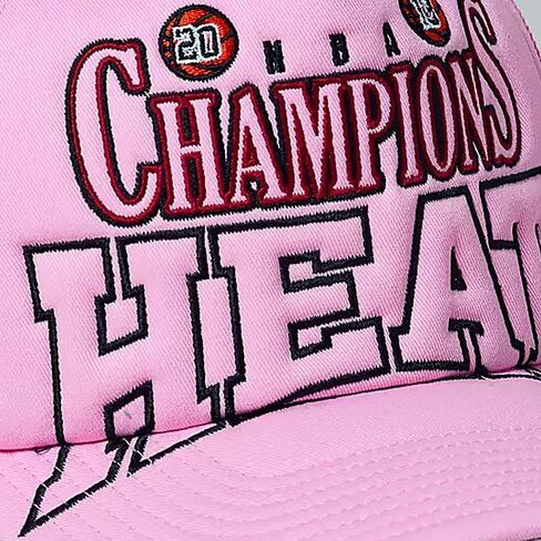 قبعة Mitchell & Ness Miami Heat 2013 NBA Finals Champions من الإسفنج الأمامي لسائقي الشاحنات، قبعة قابلة للتعديل باللون الوردي in Saudi Arabia
