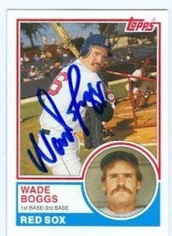 بطاقة البيسبول الموقعة من Wade Boggs (بوسطن سوكس) لعام 2006 Topps Rookie of the Week رقم 23 - بطاقات البيسبول الموقعة in Saudi Arabia