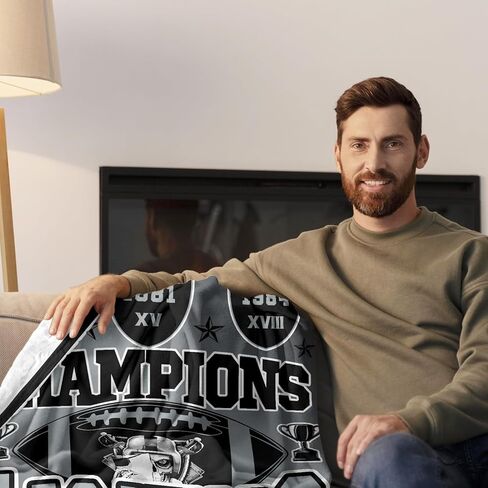 هدايا كرة القدم للمدينة، بطانية للمدينة، هدايا للرجال، بطانية رمي سوداء فضية مقاس 60 بوصة × 50 بوصة، فلانيل خفيفة الوزن in Kuwait