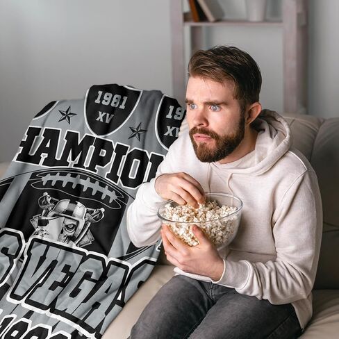 هدايا كرة القدم للمدينة، بطانية للمدينة، هدايا للرجال، بطانية رمي سوداء فضية مقاس 60 بوصة × 50 بوصة، فلانيل خفيفة الوزن in Kuwait