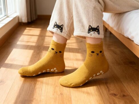 Pilates Grip Socks for Women Cute Yoga Grippy Non Slip Non Skid Cat Socks with Cat Paw Gripper for Barre Workout in Kuwait