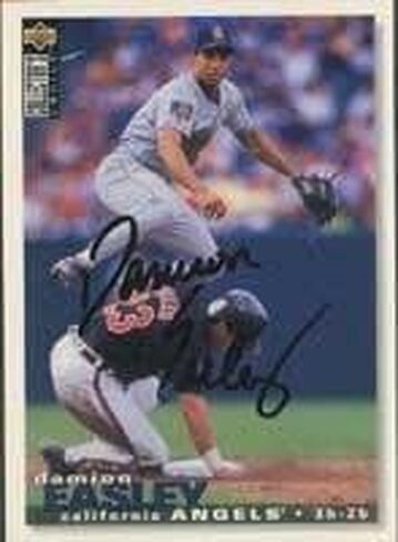 موقعة - بطاقات البيسبول الموقعة من MLB in Saudi Arabia