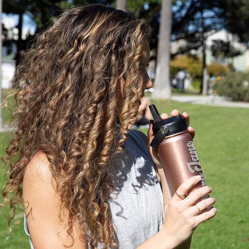 زجاجة مياه مخصصة مع غطاء من القش معزول بجدار مزدوج | 24 أونصة - 12 خط - أزرق ملكي | زجاجة مياه مخصصة بـ 9 ألوان مع الاسم والنص، خالية من مادة BPA - لا تسبب العرق - معزولة بالفراغ in Kuwait