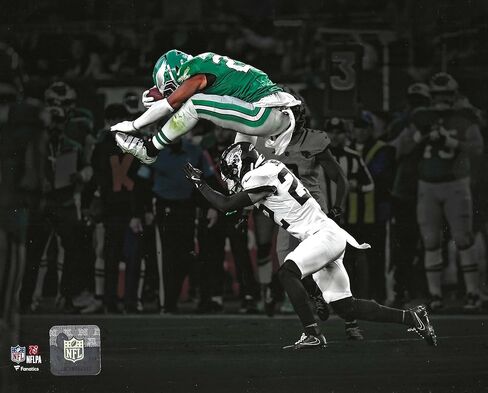 ملصق حائط لكرة القدم من فيلادلفيا إيجلز لغرفة النوم - Saquon Barkely The Reverse Hurdle - ديكور جدار وغرفة نسور مقاس 8 × 10 - ملصقات نسور للجدران والهدايا وغرفة النوم - مطبوعات تذكارات رياضية مقاس 8 × 10 بوصة in Kuwait