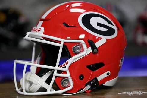 Georgia Bulldogs Football Helmet + US Flag Helmet Decal - Green Gridiron in Saudi Arabia