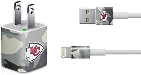 ملصق Skinit مصنوع من غلاف آخر متوافق مع شاحن iPhone (5W USB) - تصميم مرخص رسميًا من NFL Kansas City Chiefs in Saudi Arabia