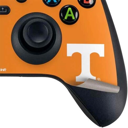 غلاف Skinit المخصص للألعاب المتوافق مع حزمة Xbox Series X - تصميم مرخص رسميًا من جامعة تينيسي-نوكسفيل فولز in Saudi Arabia