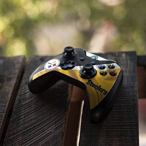 غلاف Skinit المخصص للألعاب متوافق مع وحدة تحكم Xbox One X - تصميم مرخص رسميًا من NFL Pittsburgh Steelers in Saudi Arabia