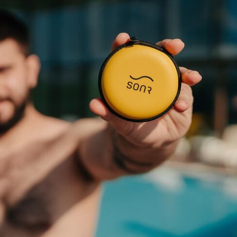 حزمة 2 في 1 SONR Swim Coach Communicator، مقاومة للماء، مجموعة السباحة تحت الماء، توصيل العظام، التدريب في الوقت الحقيقي، سماعة رأس لاسلكية وحقيبة تخزين in Kuwait