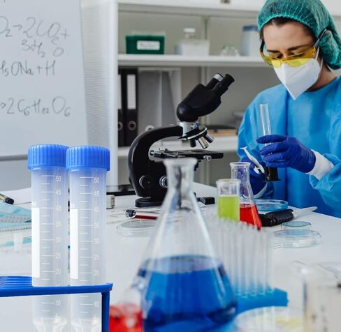 LUNKUIVY 50 قطعة من أنابيب الطرد المركزي 50 مل، أنابيب اختبار بلاستيكية مع غطاء لولبي، أنابيب مخروطية من البولي بروبيلين رائعة للتجارب العلمية، علامات متدرجة in Kuwait