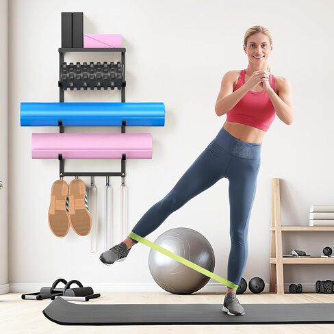 منظم سجادة اليوجا مثبت على الحائط، رف تخزين حديدي خفيف الوزن موفر للمساحة مع 3 طبقات لسجادات اليوجا، وبكرات إسفنجية، و5 خطافات لأشرطة المقاومة والإكسسوارات، مثالي للمبتدئين in Kuwait