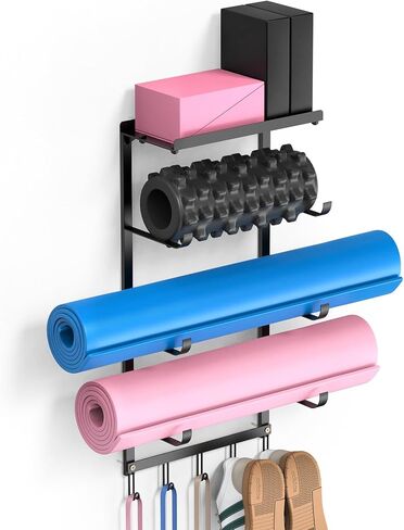 منظم سجادة اليوجا مثبت على الحائط، رف تخزين حديدي خفيف الوزن موفر للمساحة مع 3 طبقات لسجادات اليوجا، وبكرات إسفنجية، و5 خطافات لأشرطة المقاومة والإكسسوارات، مثالي للمبتدئين in Kuwait