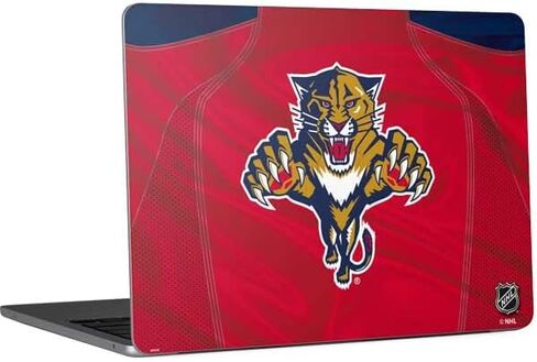 ملصق لجهاز الكمبيوتر المحمول Skinit متوافق مع جهاز MacBook Air 13.6in M2 (2022) - تصميم جيرسي NHL Florida Panthers المرخص رسميًا in Saudi Arabia