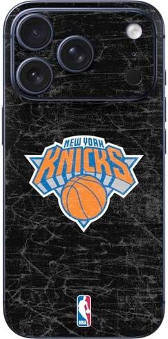 ملصق هاتف Skinit متوافق مع iPhone 17 Pro Max - تصميم شعار ثانوي أسود مرخص رسميًا من NBA New York Knicks in Saudi Arabia
