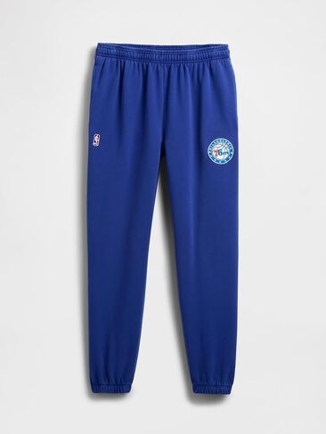 بنطال رياضي ناعم سهل الارتداء بشعار فريق NBA x GAP للرجال من GAP in Saudi Arabia