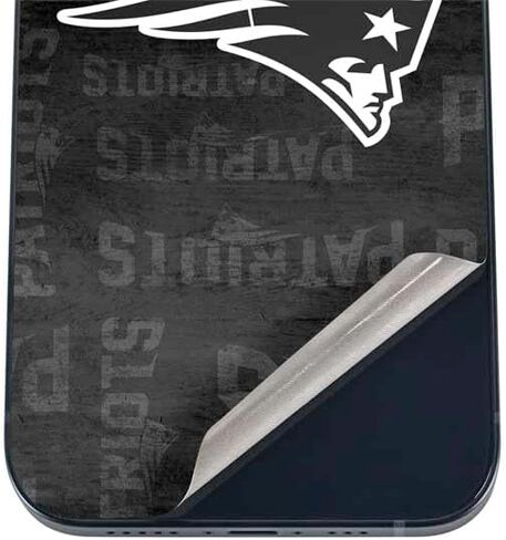 ملصق هاتف Skinit متوافق مع iPhone 17 Pro Max - تصميم رؤية مزدوجة مرخص رسميًا من NFL New England Patriots in Saudi Arabia