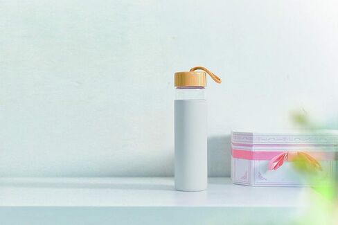 زجاجات مياه من زجاج البورسليكات سعة 20 أونصة مع غلاف من السيليكون، خالية من مادة BPA، آمنة للاستخدام في غسالة الأطباق - شرب زجاجي شفاف قابل لإعادة الاستخدام مع غطاء من الخيزران مانع للتسرب | زجاجات مياه رياضية مثالية للرجال والنساء in Saudi Arabia