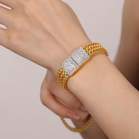 Ladies' gold bracelet with perfect 18K gold inlay of moissanite and diamonds, combining modern style with high-end birthday gifts in Saudi Arabia
