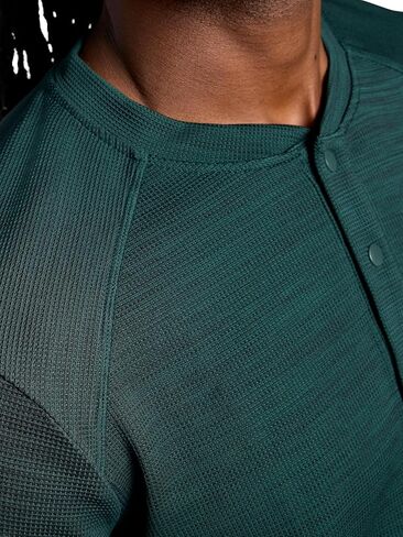 قميص Gaiam الرجالي المريح والرائع Henley، مقاس قياسي، خامة جاكار وافل صغيرة قابلة للتمدد متوسطة الوزن in Saudi Arabia