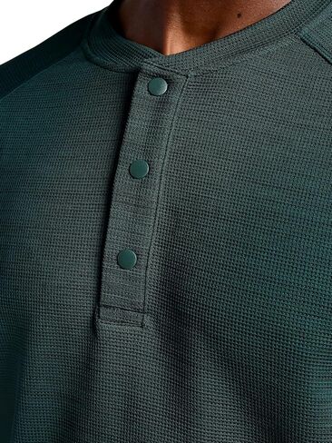 قميص Gaiam الرجالي المريح والرائع Henley، مقاس قياسي، خامة جاكار وافل صغيرة قابلة للتمدد متوسطة الوزن in Saudi Arabia