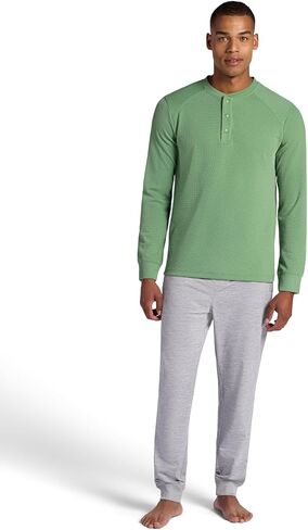 قميص Gaiam الرجالي المريح والرائع Henley، مقاس قياسي، خامة جاكار وافل صغيرة قابلة للتمدد متوسطة الوزن in Saudi Arabia