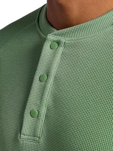 قميص Gaiam الرجالي المريح والرائع Henley، مقاس قياسي، خامة جاكار وافل صغيرة قابلة للتمدد متوسطة الوزن in Saudi Arabia