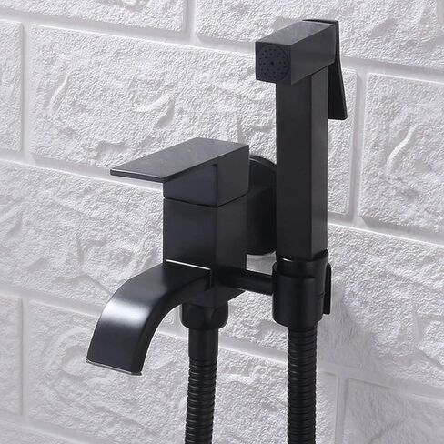 طقم بخاخ أسود محمول للمرحاض بمياه باردة واحدة، مقبض واحد مثبت على الحائط من قماش الحمام طقم بخاخ حفاضات نحاسي للنظافة الشخصية in Kuwait