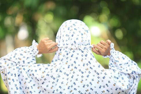 SAWB Islamic Prayer Dress for Women- Free Size, Muslim Dress with Hijab, Jilbab/Niskarakuppayam/Namaz Khimar/Prayer Clothes Niqab Khimar, Islamic Premium Prayer Clothes, White with Blue florals color in Saudi Arabia