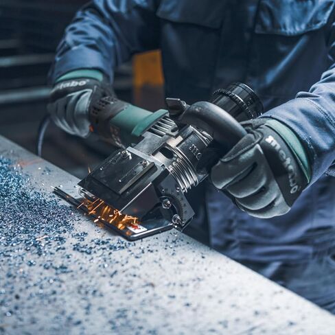 أداة تشطيف معدنية مقاس 5/8 بوصة من Metabo، سرعة متغيرة، Vario-Tacho-Constamatic (VTC) - إلكترونيات موجة كاملة، لوحات توجيه سطحية كبيرة، وحدة تحكم بلمسة واحدة، KFMVP 17-15 F، 601771620 in Kuwait