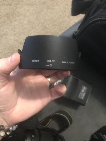 نيكون D7100 كاميرا SLR رقمية بصيغة 24.1 ميجابكسل DX-Format مع عدسة تكبير 18-140 مم f/3.5-5.6G ED VR Auto Focus-S DX NIKKOR (متجددة) in Kuwait
